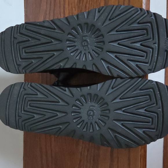 UGG Black Leather Booties Ladies size 7 - Picture 6 of 6